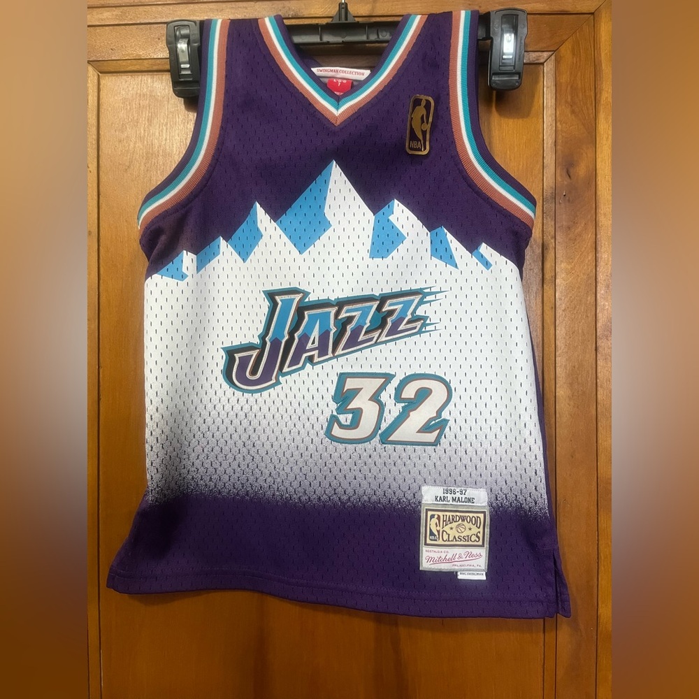 Mitchell & Ness Purple Teal Brown White Utah Jazz Swingman Jersey Collar Detail